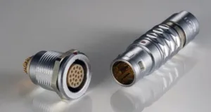 Conexiones circulares auto-aseguradas