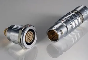 Conexiones circulares auto-aseguradas