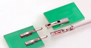 Conectores para sistemas de iluminación LED