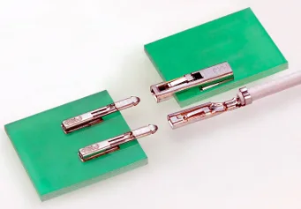 Conectores para sistemas de iluminación LED