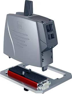 Carcasa ligera con cerradura central