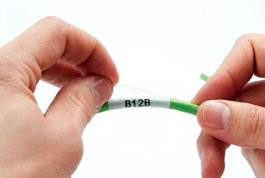 Etiquetas especiales para cables y latiguillos